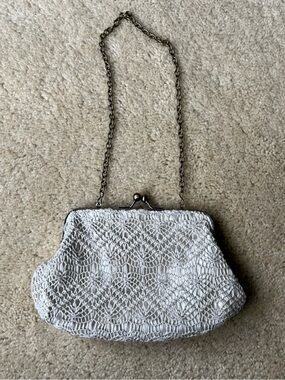 Beige Clutch Evening Purse w/ Burnished Gold Chain Handle & Kiss Lock - VGUC